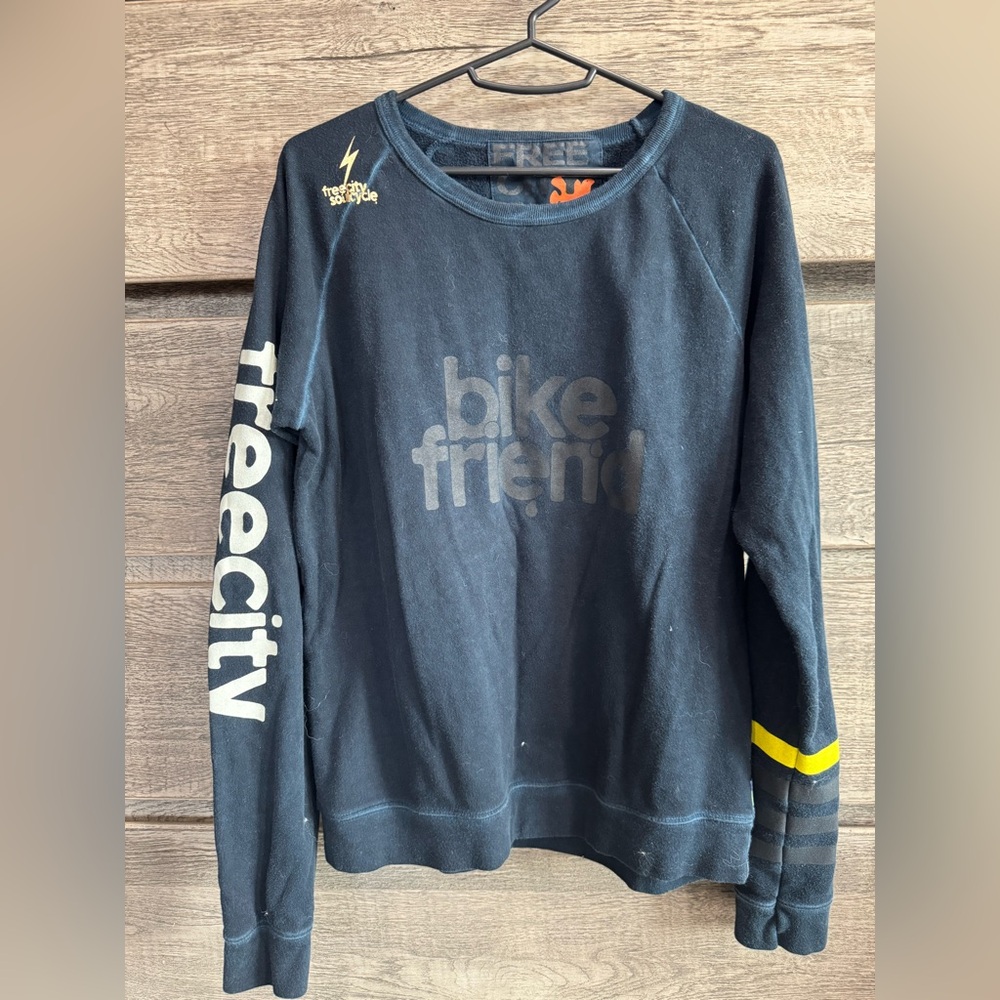 Freecity Sweatshirt - medium
